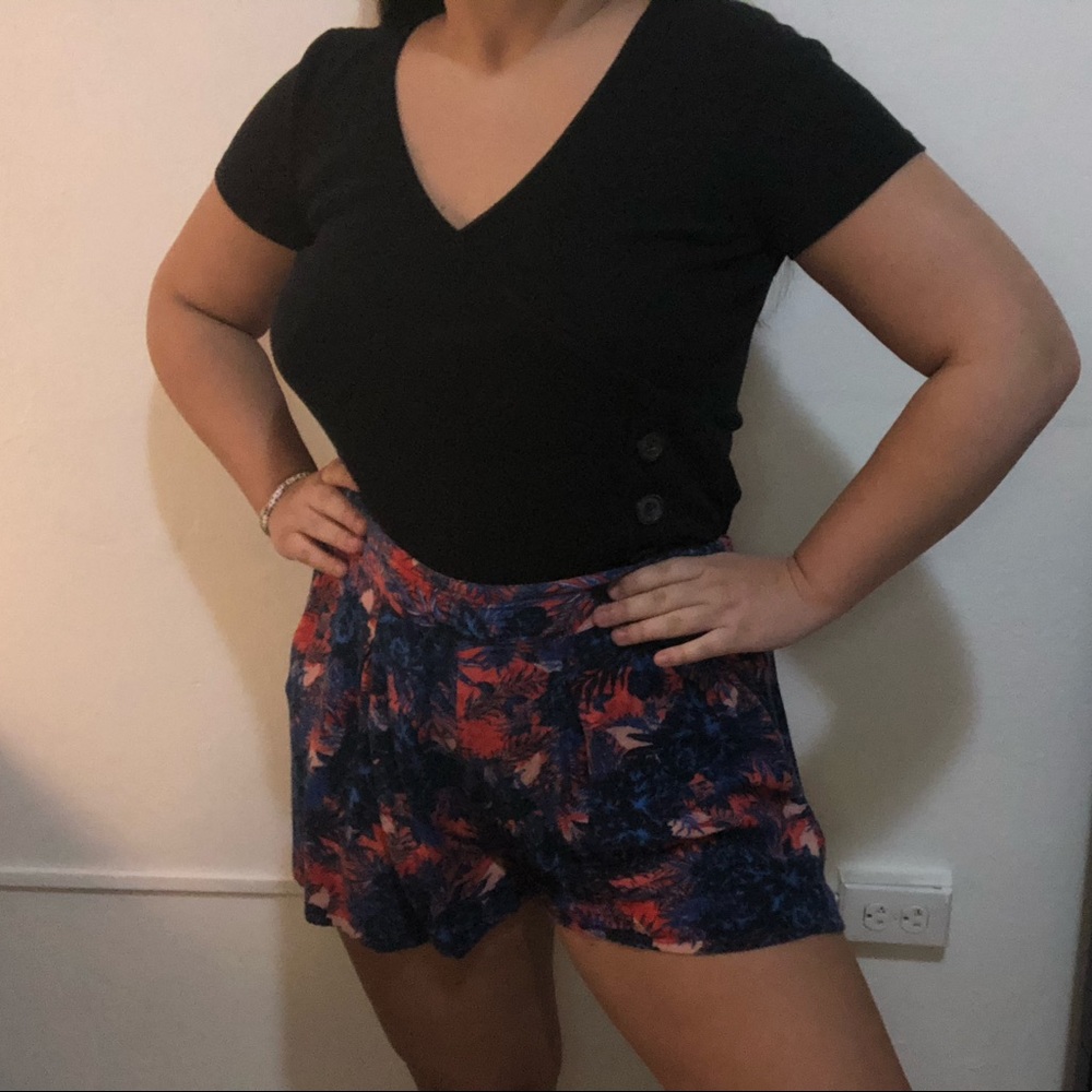 Roxy Tropical Shorts 🌺 - Picture 7 of 14